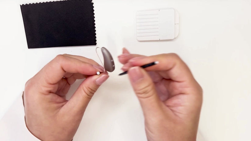 How to clean your Receiver-in-the-Ear hearing aids